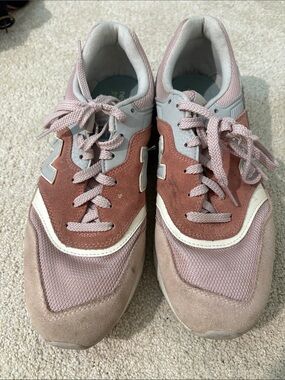 New Balance Women's Pink and Dusty Rose Lace-Up Sneakers
